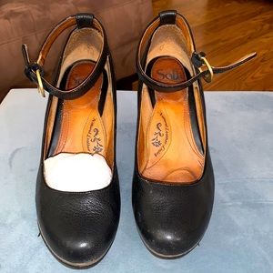 Sofft black size 7 leather heels